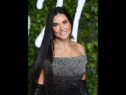 Demi Moore montre son incroyable silhouette dans un petit maillot de bain à 60 ans, après avoir ét