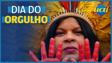 Ministra Sônia Guajajaras particia da Parada LGBT de BH