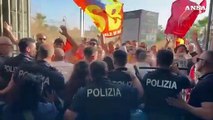 Marina di Pietrasanta, manifestanti contestano Santanche' sul turismo