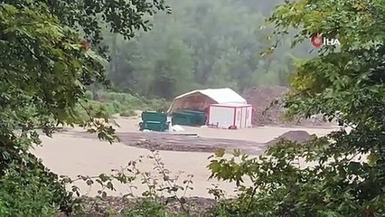 Les lits des cours d'eau ont débordé à Bartın, les autoroutes ont été fermées au transport