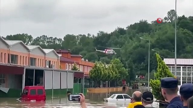 Bartın'da mahsur kalan 50 kişi helikopterle kurtarılıyor