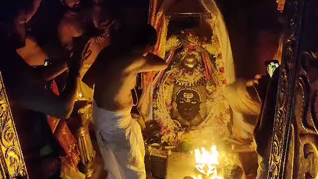 Mahakal Bhasmarti Video: देखिए सावन के पहले सोमवार पर उज्जैन के बाबा महाकाल की भस्मारती