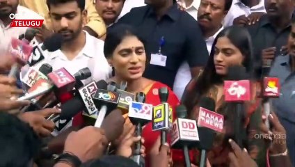 X2Download.app-YS Sharmila Daughter ని చూసారా_ తల్లి వెంట Raja Reddy.. _ Telugu OneIndia-(480p)