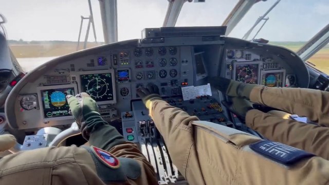 14-Juillet : vol à bord d'un avion espion au-dessus de la mer Baltique