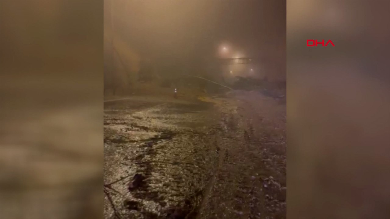 Karadeniz'de sel! Bolu TEM Otoyolu'nda heyelan sebebiyle Ankara-İstanbul yönü trafiğe kapandı, Düzce'de mahsur kalanlar kurtarıldı