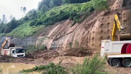 Bolu Dağı Tüneli çıkışında heyelan sonrası yol kapanması