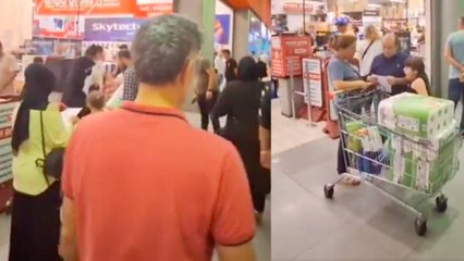 İstanbul'da zincir marketlerde izdiham: Zamlardan etkilenmek istemeyen vatandaşlar marketlere akın etti