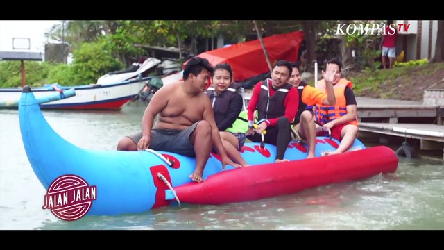 Makan Durian Jatuhan dari Pohon di Durian Ajid | Jalan Jalan