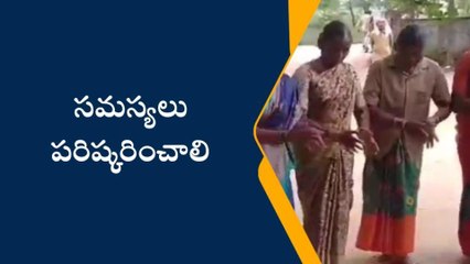 చిన్నకోడూర్: బతుకమ్మ ఆడుతూ ప్రభుత్వ వైఖరిపై నిరసన..