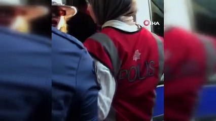 Karakolu birbirine katan kadın kamerada