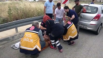 Ticari taksi ile otomobil çarpıştı: 3 yaralı