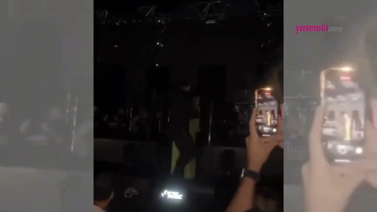 Sahnedeyken elektrikler giden Ebru Gündeş konsere işte böyle devam etti!