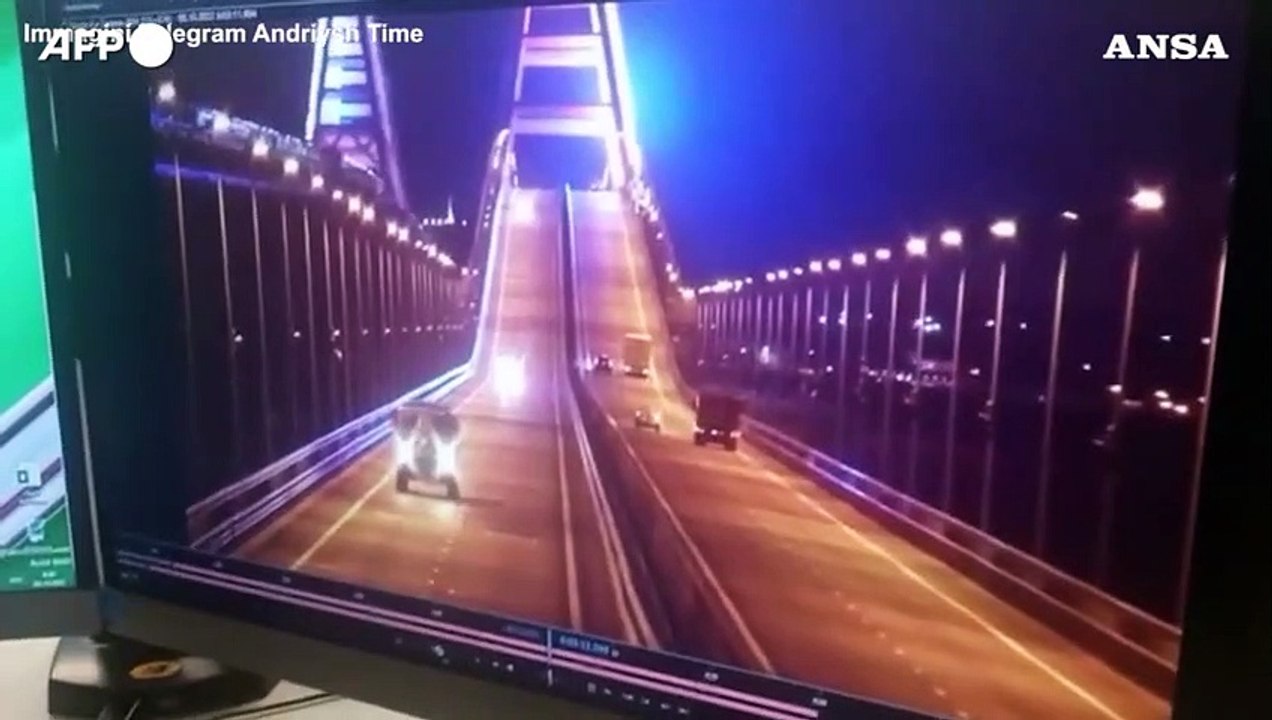 Kiev ammette:  "Abbiamo colpito noi il ponte in Crimea"