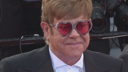 Strass et néon au dernier concert de la tournée d'adieu d'Elton John