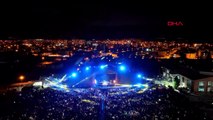 Mustafa Sandal, Zara et Kadr sont montés sur scène au Mount Ararat Music Festival