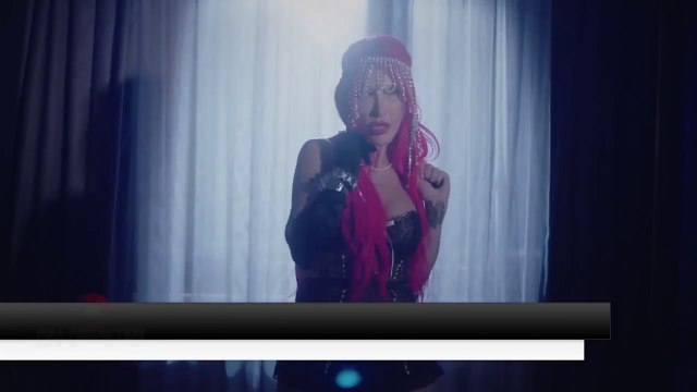 Hande Yener - Benden Bir Tane Daha Yok (Official Video)