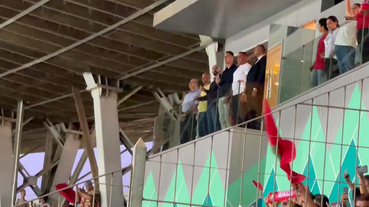 وليد الركراكي يردد النشيد الوطني بحماس شديد في نهائي كان أقل من 23 سنة بين المغرب ومصر