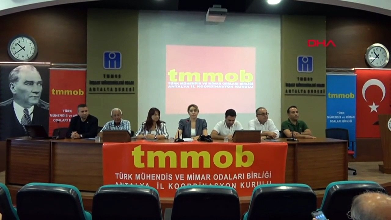 Le TMMOB critique l'utilisation et l'occupation irrégulières de la plage de Konyaaltı