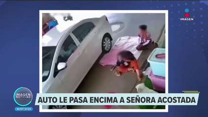 Mujer es atropellada por un automóvil que entró a un garage