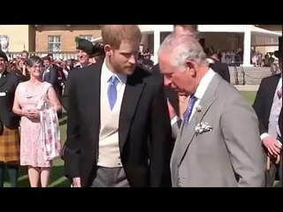 Le ultime parole di re Carlo a Meghan e Harry prima dell'uscita dalla festa rivelate dal lettore