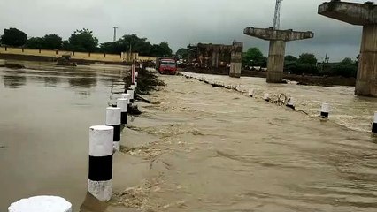 Live Video :  बारां की सीसवाली की पुलिया पर आया पानी, ट्रोला चालक ने पार करने का दिखाया दुस्साहस