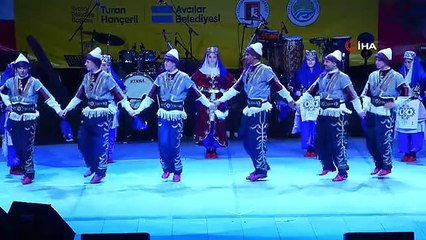 Le festival de la culture et de l'art d'Avcılar Bathonea célébré avec enthousiasme