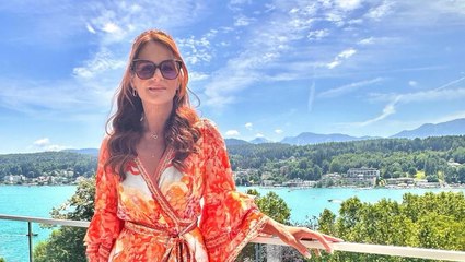 Andrea Berg im feurigen Sommerkleid: Die Schlagerqueen zeigt Bein