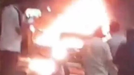 फिरोजाबाद: अचानक जलने लगी कार, आग लगने से मची अफरा-तफरी