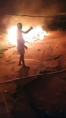 धू-धू कर जले चौक समारोह में आए मेहमानों के वाहन