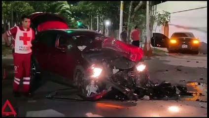 Fuerte choque deja saldo de un conductor lesionado