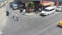 Beyoğlu'nda polisin üzerine atlayarak düşürdüğü motosikletli gasp şüphelisi kovalamacayla yakalandı