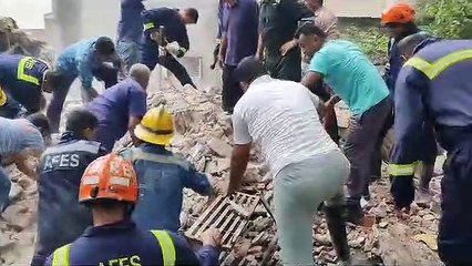 Ahmedabad video: मीठाखली गांव में जर्जरित तीन मंजिला मकान धराशायी, बुजुर्ग की मौत