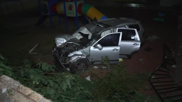 인천 서구 아파트 놀이터로 SUV 추락...2명 사상 / YTN