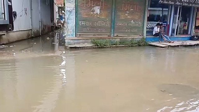 मौसम बदलता रहा मिजाज, धूप खुली तो कभी हुई बारिश