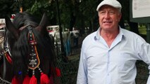 Kraków - dorożki i konie w cieniu, przez wysoką temperaturę nie moga stać na Rynku