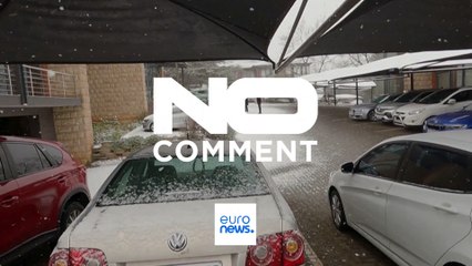 Una inusual nevada cubre Johanesburgo para regocijo de sus habitantes