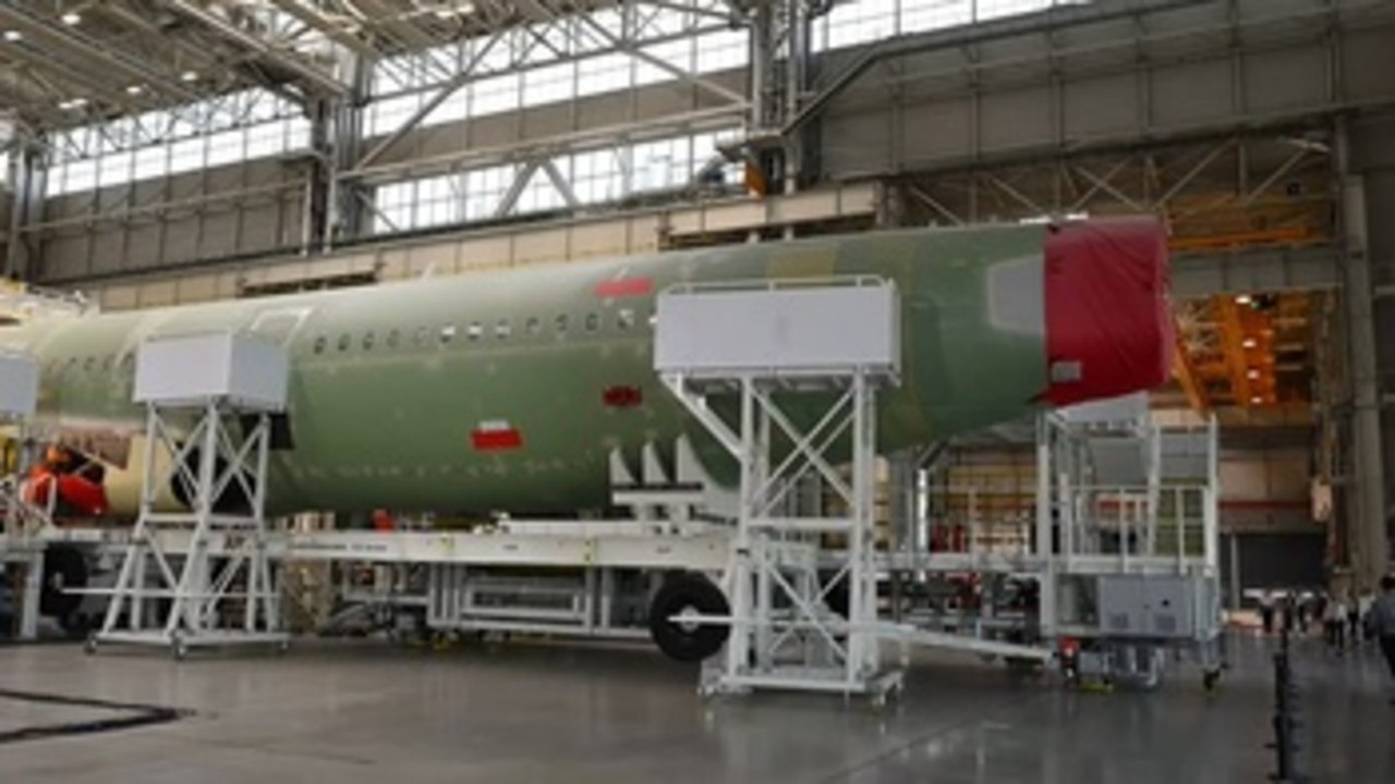 Airbus estrena su nueva línea de producción de aviones A320 donde antes fabricaba los A380