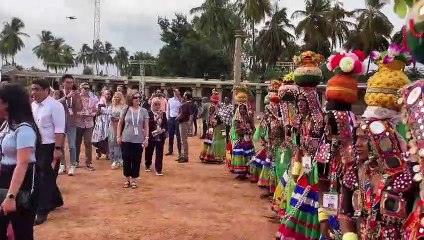 VIDEO हम्पी में लम्बाणी वस्तुओं के सबसे बड़े प्रदर्शन का गिनीज वर्ल्ड रेकॉर्ड