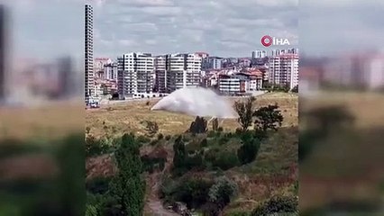 Başkentte su borusu patladı: Şebeke suyu metrelerce yükseldi