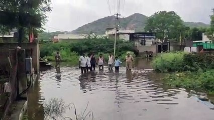 पहली बारिश में ही सड़कें तरणताल, घर तलैया. . अभी तो 80 दिन रहेगा माननून