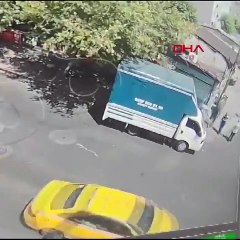 Polis, silahlı gaspçıların üzerine atladı