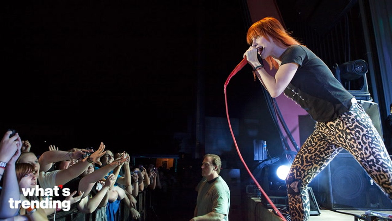 Paramore Fan Brought on Stage Met The Singer Years Prior - video ...