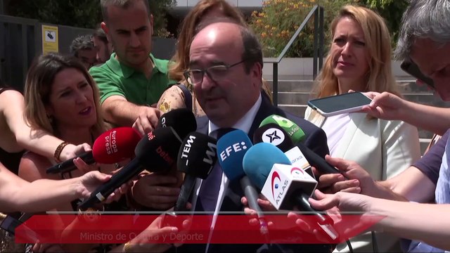 Familiares, políticos y lectores despiden al historietista Francisco Ibáñez en Barcelona