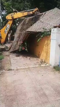 अब आनंद शांडिल्य की अवैध रेस्टोरेंट व कैफ पर चला बुलडोजर: देखें वीडियो