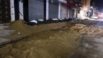 बंधों की ऊंचाई बढाई, नहीं टूटना का किया दावा