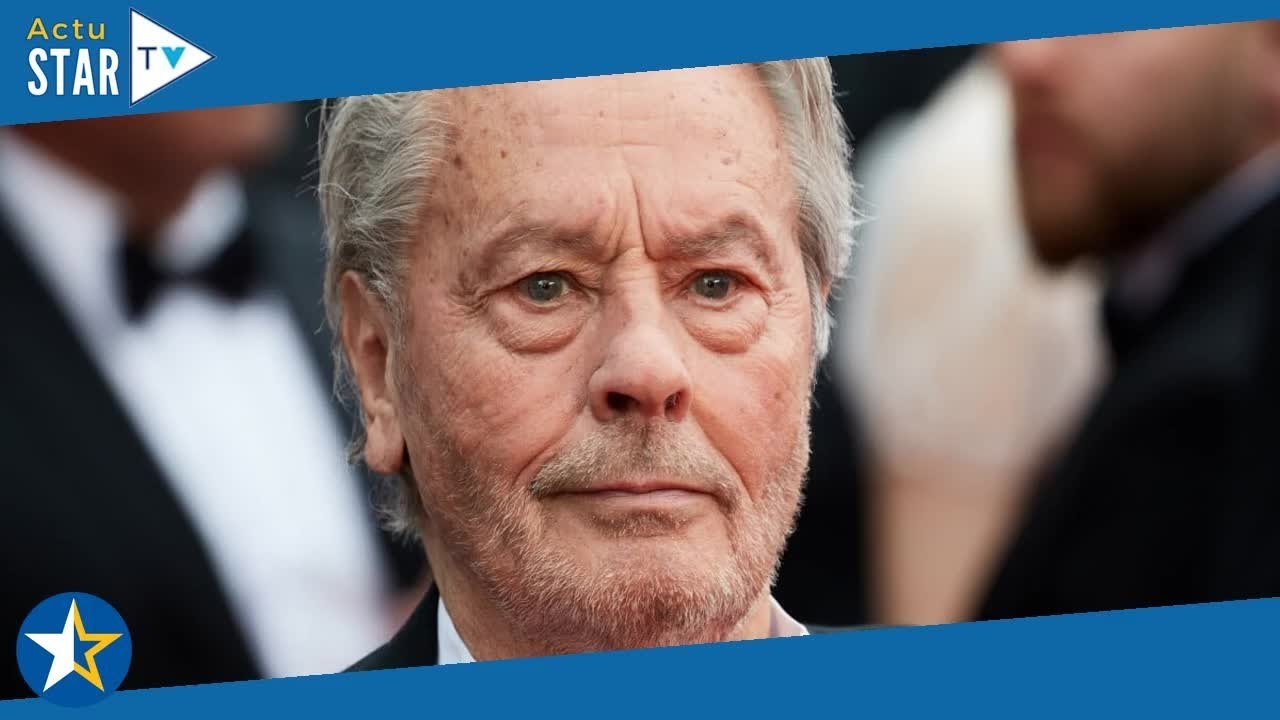 Alain Delon : Muraille, ponts-levis, piscines, chapelle... sa demeure exceptionnelle de Douchy est u