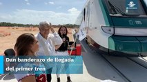 Festeja AMLO la llegada del primer vagón del Tren Maya a Cancún
