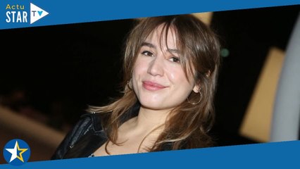 Izïa : la chanteuse fuit la police après avoir vilipendé Emmanuel Macron sur scène