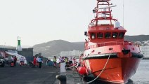 Rescatan 86 migrantes de precaria embarcación cerca de Canarias
