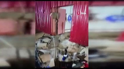 Yağıştan çöken menfezin altında kalan 3 işçiden 2’si kurtarıldı, 1’i için çalışmalar sürüyor